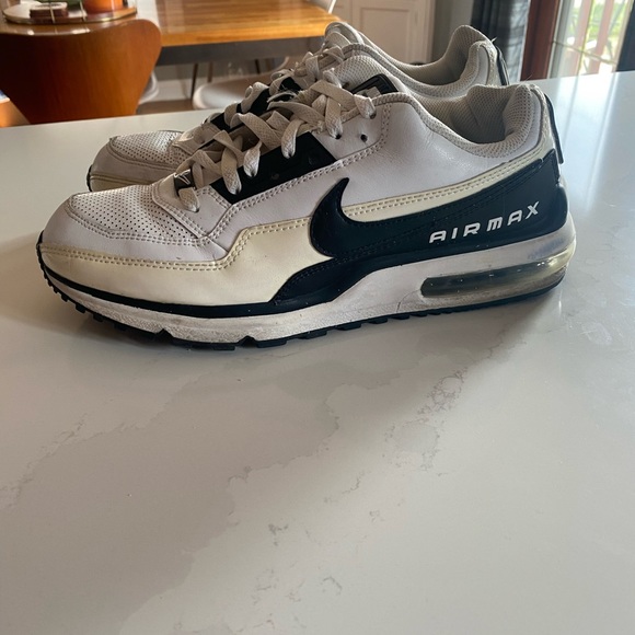 VTG Nike Air Max 2010 white/black sz 10.5 - Picture 2 of 6